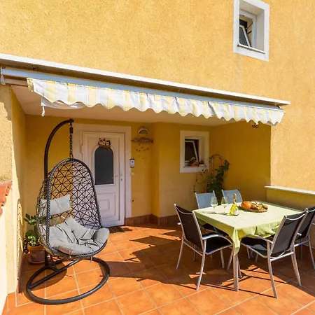 Two-bedroom 1 公寓