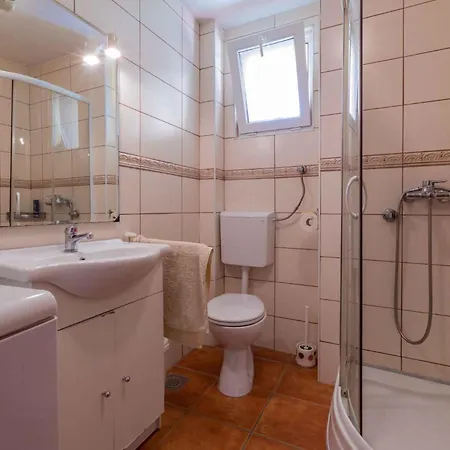 Two-bedroom 1 アパート *