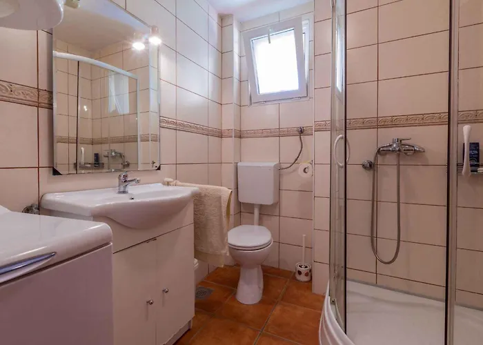 Two-bedroom 1 公寓 *